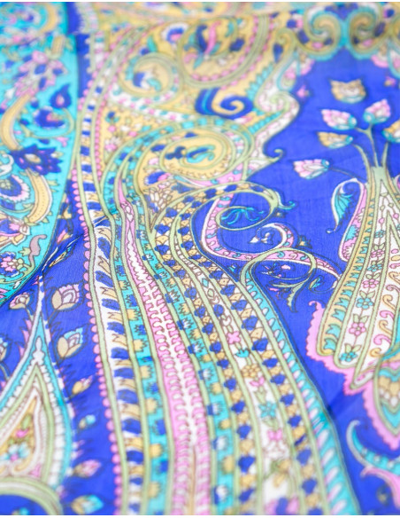 pañuelo-rectangular-seda-azul-estampado