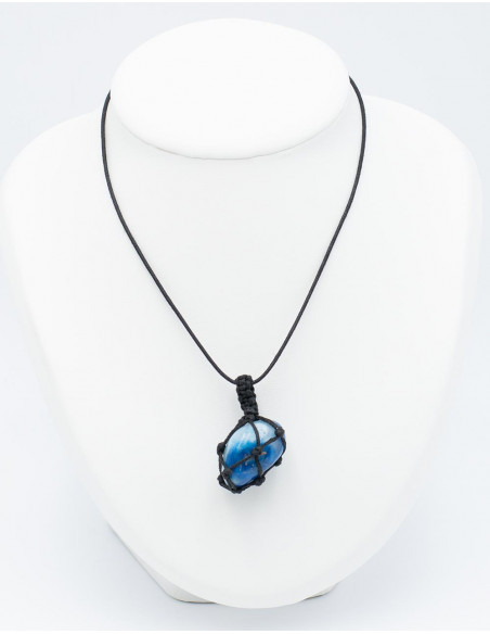 colgante-piedra-azul-engarzada-macrame