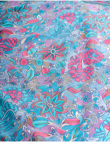 estampado-mono-turquesa-rosa