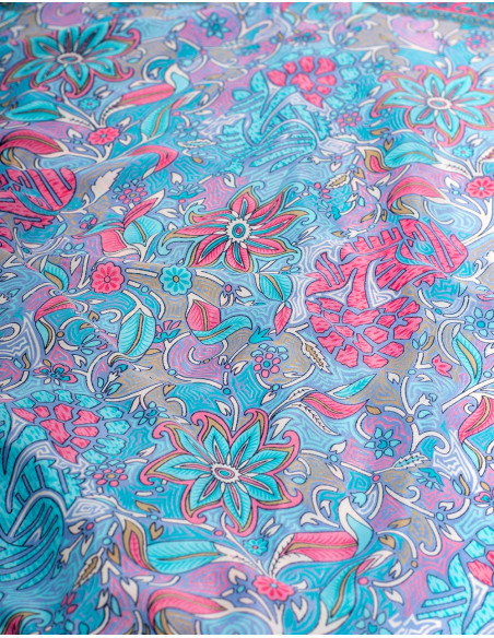 estampado-mono-turquesa-rosa