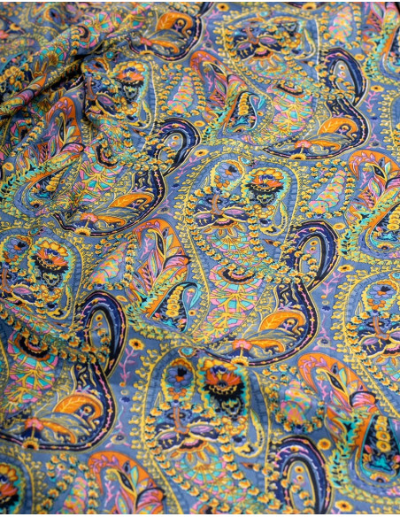 estampado-mono-verde-dibujos-negro-naranja-azul