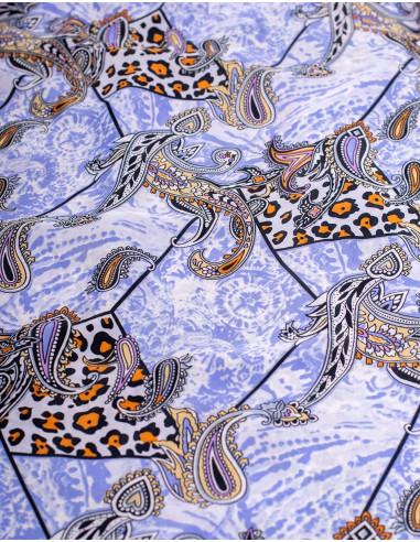 seda-estampada-celeste-con-dibujos