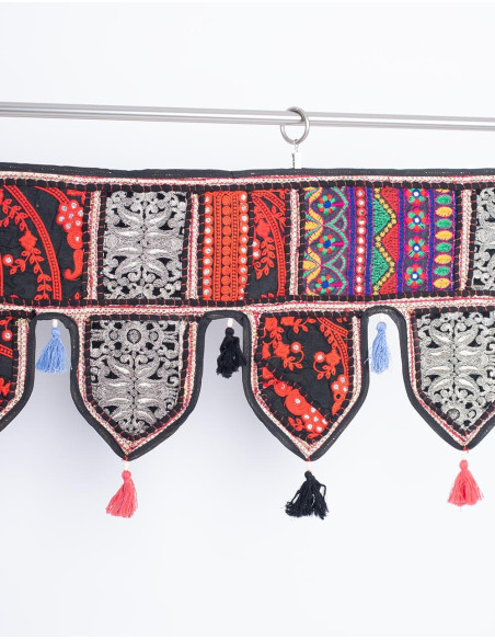 Straight Toran Black