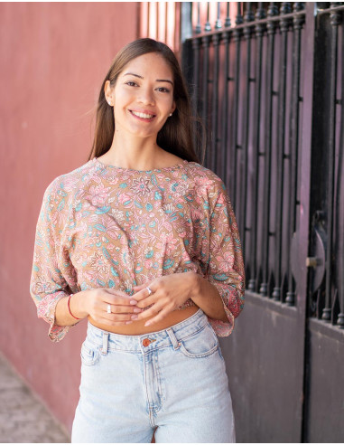 blusa-croped-seda-beige-otoño