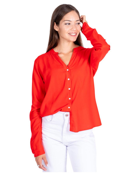 blusa-roja-botones-cuello-pico