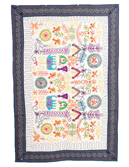 tapiz-inscripciones-rupestres-bordado-negro