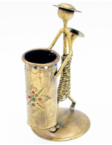 lapicero-laton-dorado-hombre-oficina