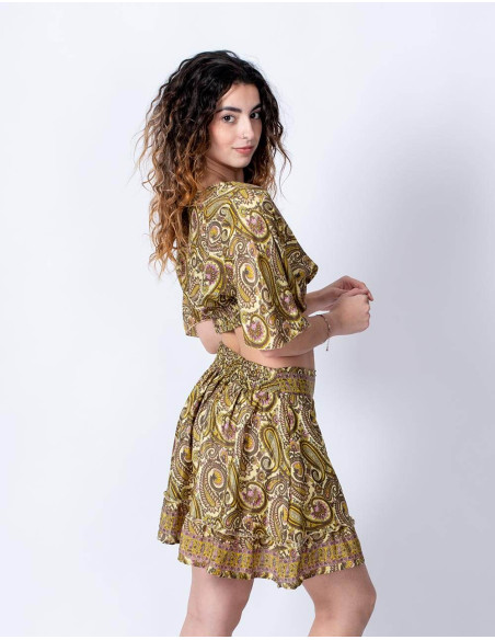 falda-corta-y-top-seda-amarillo-estampada-paisley
