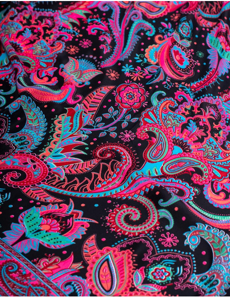 tela-seda-estampada-fondo-negro