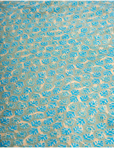 seda-suave-fondo-verde-dibujos-hojas-amarillas