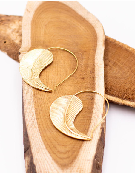 Handmade ethnic leaf gold earrings | Kimago
