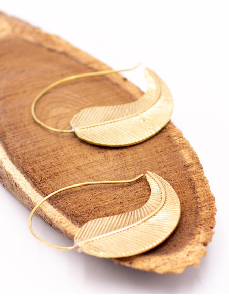 Handmade ethnic leaf gold earrings | Kimago