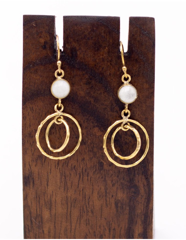 Gold circle earrings with mineral stones | Kimago