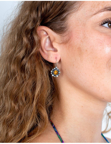 Handmade stone flower earrings | Kimago