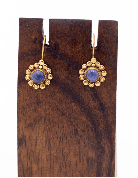 Handmade stone flower earrings | Kimago