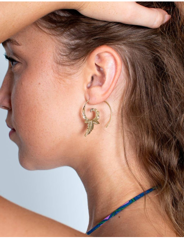 Kimago handmade golden leaf-shaped earrings