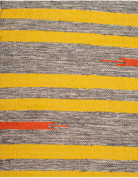 Ethnic handmade rug with fringes | Kimago